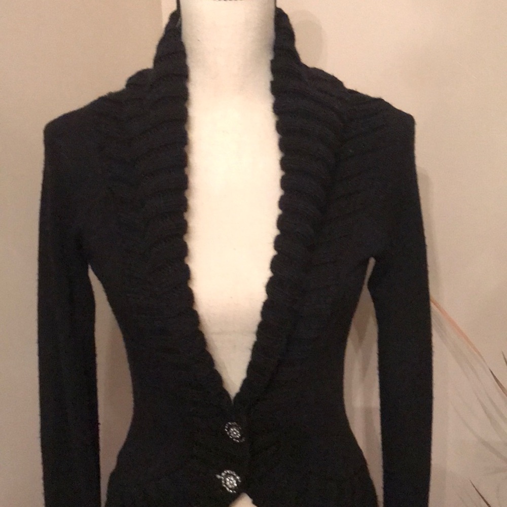 ‼️SOLD‼️ Really cute fitted sweater. - Picture 2 of 8
